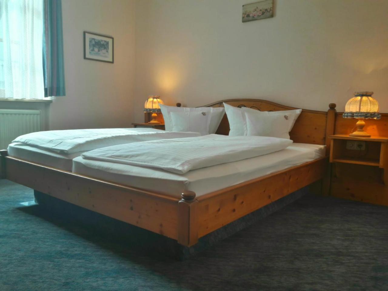 Hotel Zur Krone Бад-Брюккенау Экстерьер фото