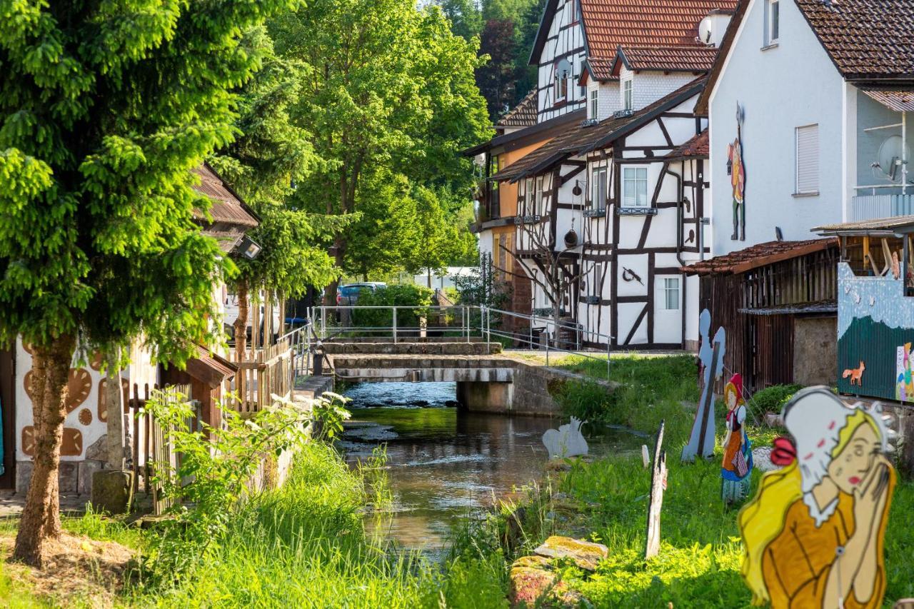 Hotel Zur Krone Бад-Брюккенау Экстерьер фото