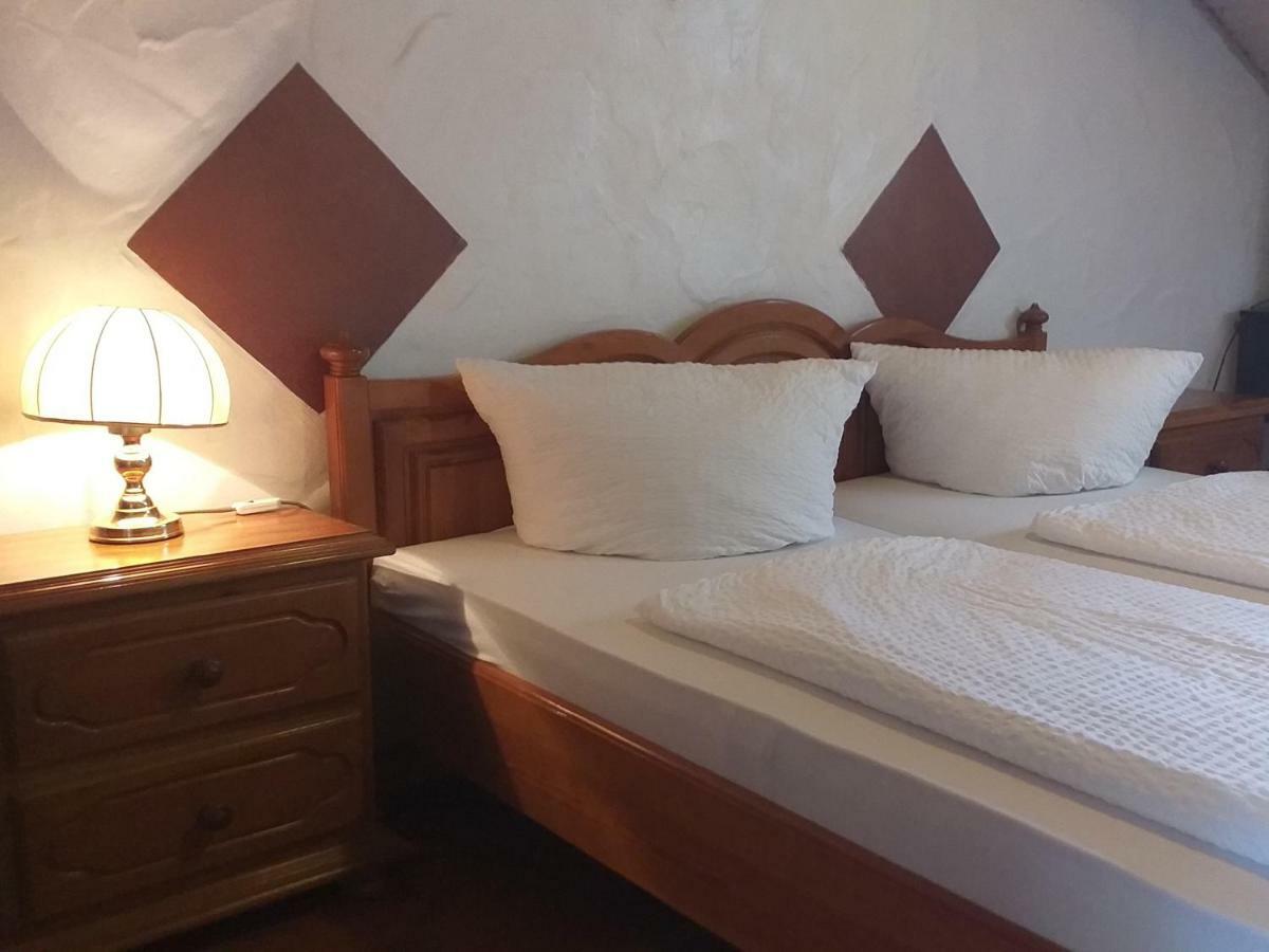 Hotel Zur Krone Бад-Брюккенау Экстерьер фото